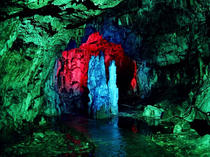 Большая Азишская пещера.